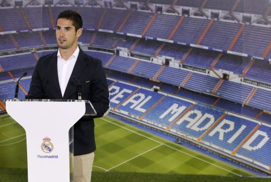 梅西再创纪录引全场欢呼（梅西再破纪录，全场沸腾）