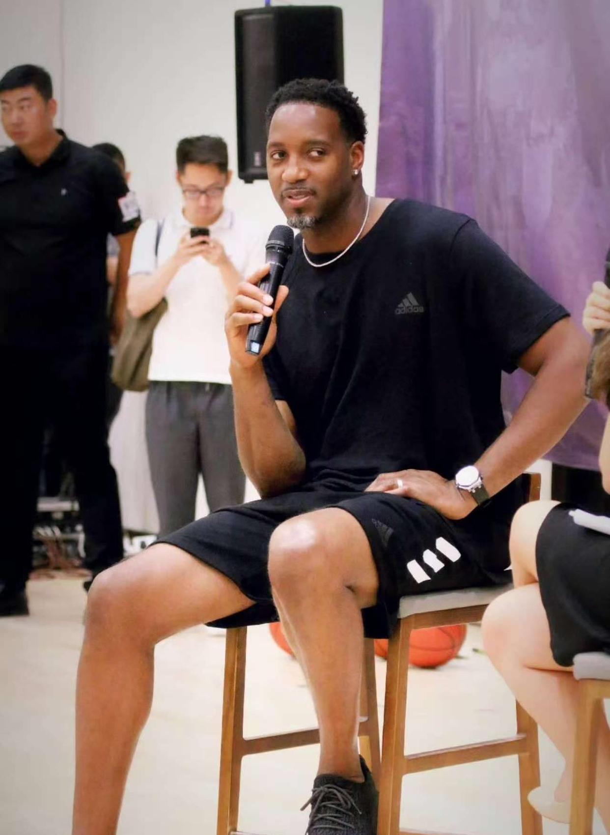 DO：伯恩利已与切尔西就签下乌戈舒库达成协议（伯恩利与切尔西就乌戈舒库转会达成一致）