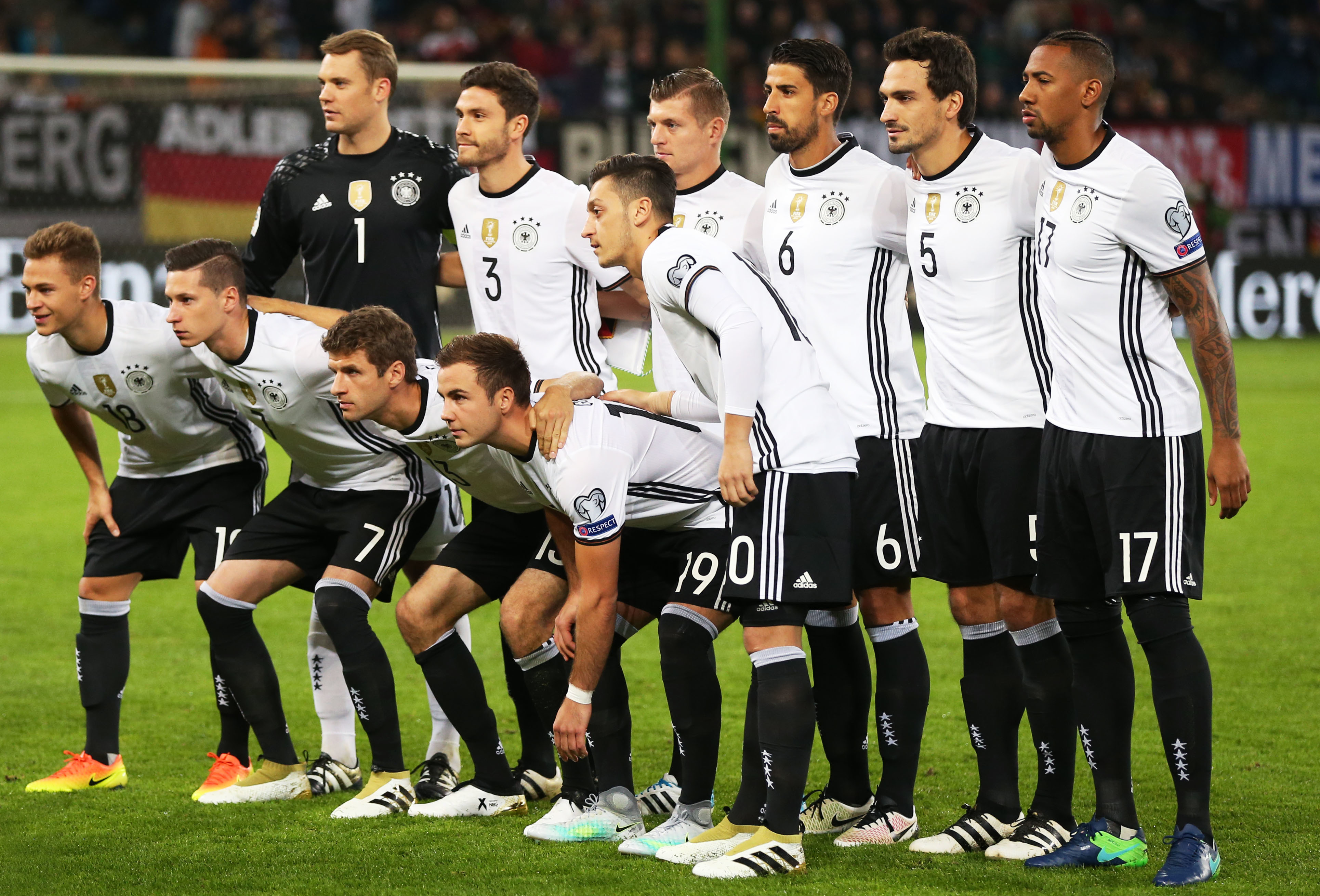 欧冠球员表现评析：C罗连续进球,（欧冠球星状态解读：C罗连场破门）