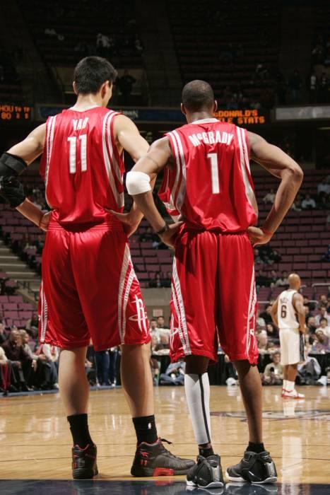 状态回调！爱德华兹6中3贡献11分，8失误创赛季新高（手感低迷！爱德华兹6投3中拿下11分，8次失误创赛季新高）