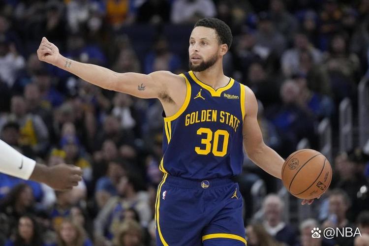 世体：施洛特贝克仍犹豫与多特续约，皇马与巴萨将争夺他（世体：施洛特贝克续约多特仍存疑，皇马巴萨或掀争夺战）