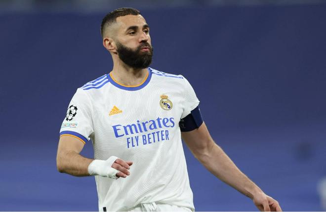 德国杯半场：斯特龙普夫乌龙+染红，斯图加特1-0十人波鸿（德国杯半场战报：斯特龙普夫乌龙+被罚下，十人波鸿0-1落后斯图加特）