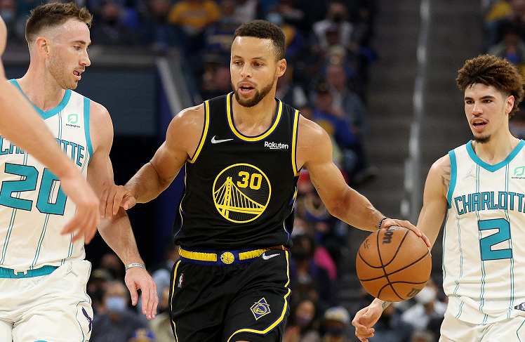 半场战报：萨索洛0-1热那亚，马利诺夫斯基破门（半场快讯：热那亚1-0领先萨索洛，马利诺夫斯基建功）